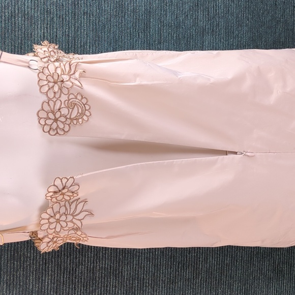 BCBGMaxAzria Cute Flowery Summer Dress! - Picture 13 of 16